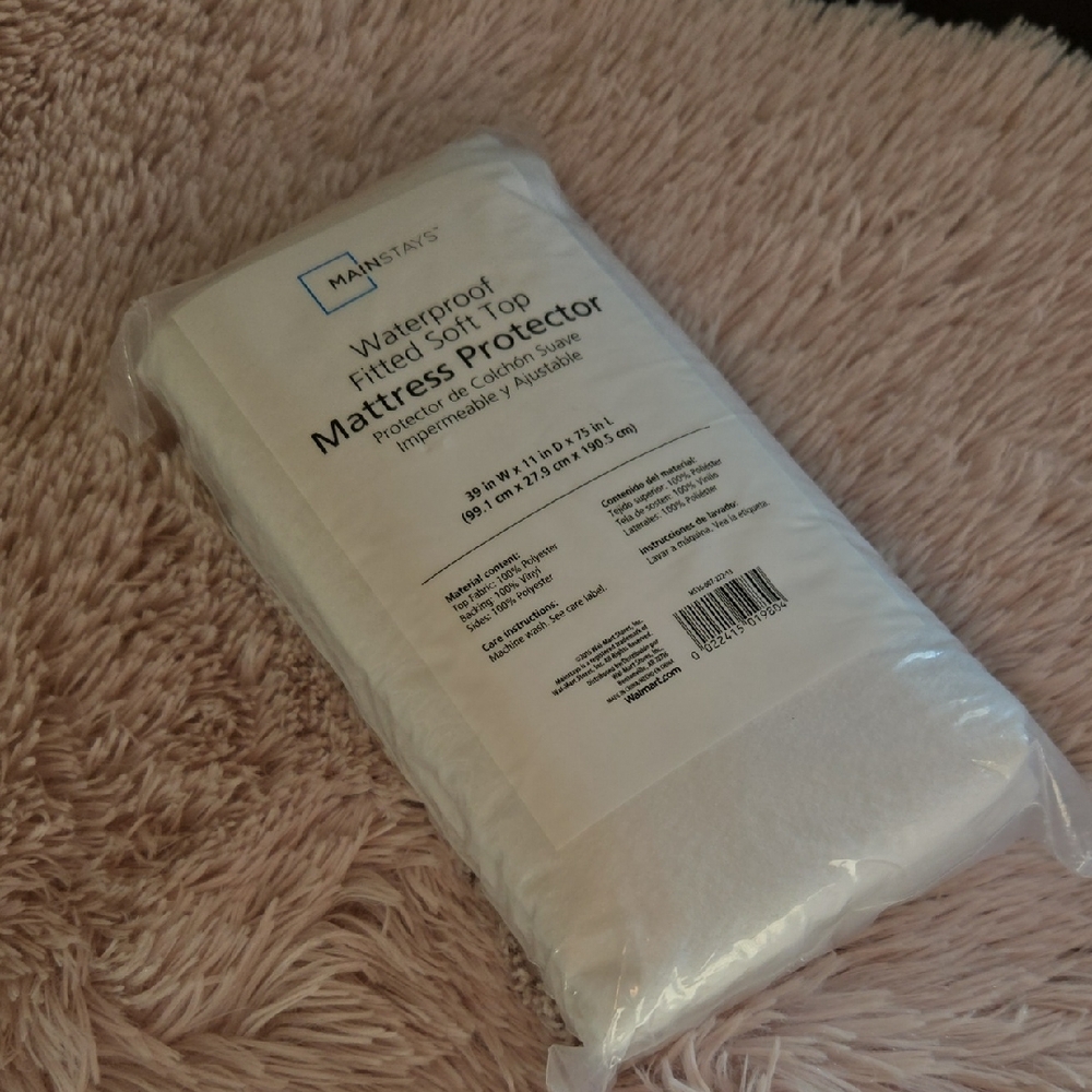 Brand New Mainstays Twin Fitted Mattress Protector - Soft White In Packaging